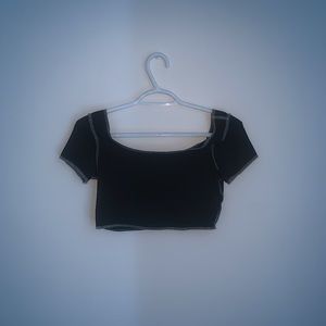 black contrast cropped tee